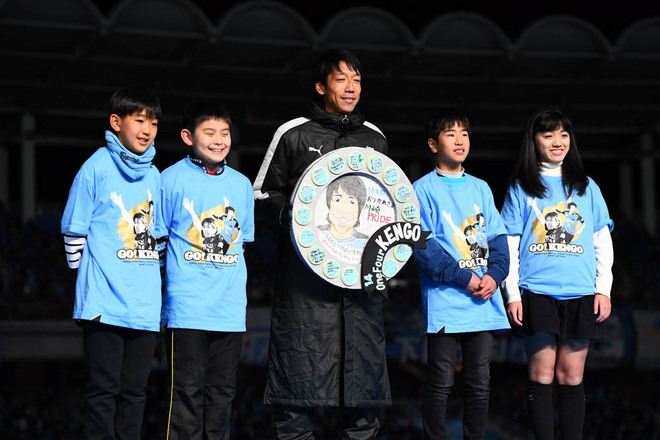 Photo 涙あり笑いあり 川崎らしい アットホーム な雰囲気で行われた中村憲剛引退セレモニーを厳選写真で特集 サッカーダイジェストweb Photo 涙あり笑いあり 川崎らしい アットホーム な雰囲気で行われた中村憲剛引退セレモニーを厳選写真で特集 サッカーダイジェストweb