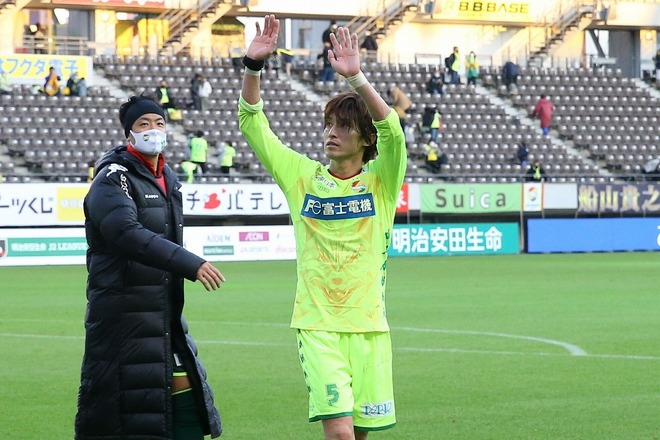 やっぱりジェフが 千葉が好きだから 現役最後の試合は号泣とともに 増嶋竜也が引退を決意するまで サッカーダイジェストweb やっぱりジェフが 千葉が好きだから 現役最後の試合は号泣とともに 増嶋竜也が引退を決意するまで サッカーダイジェストweb