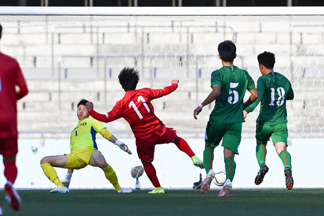 高校サッカー選手権２回戦photo 作陽１ ２東福岡 歓喜はatに 途中出場 竹内良が押し込み 逆転した東福岡が激戦を制する サッカー ダイジェストweb