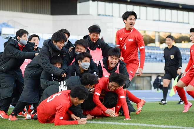 高校サッカー選手権２回戦photo 作陽１ ２東福岡 歓喜はatに 途中出場 竹内良が押し込み 逆転した東福岡が激戦を制する サッカー ダイジェストweb