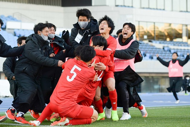 赤い彗星 劇的at弾で逆転勝利 5年ぶりの覇権奪還を狙う東福岡が難敵 作陽との死闘を辛うじて制す 選手権 サッカーダイジェストweb 赤い彗星 劇的at弾で逆転勝利 5年ぶりの覇権奪還を狙う東福岡が難敵 作陽との死闘を辛うじて制す 選手権 サッカーダイジェストweb