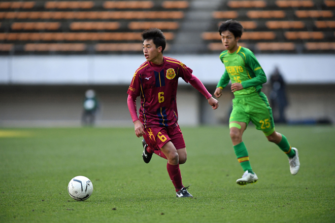 高校サッカー選手権３回戦photo 神戸弘陵学園 １ ３ 帝京長岡 帝京長岡が華麗なスピードサッカーで３点を奪取し勝利 サッカーダイジェストweb