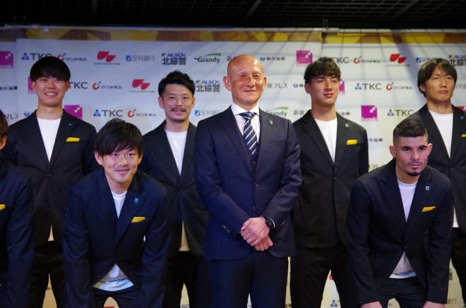 栃木 新体制 とにかく走れる選手たちが揃った 新チームが始動 目標は一桁順位入り 勝点60以上 サッカーダイジェストweb 栃木 新体制 とにかく走れる選手たちが揃った 新チームが始動 目標は一桁順位入り 勝点60以上 サッカーダイジェストweb