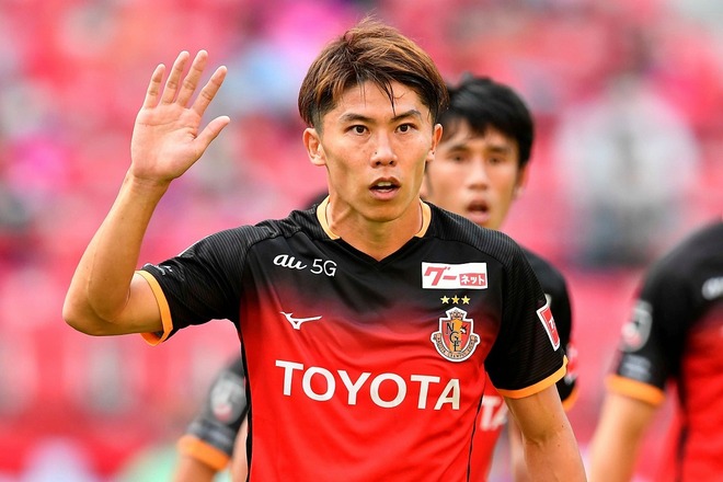 初めて一緒に誕生日を 太田宏介 愛するモデル妻との2ショットに反響 ペナルティ ワッキーが突っ込んだのは サッカーダイジェストweb 初めて一緒に誕生日を 太田宏介 愛するモデル妻との2ショットに反響 ペナルティ ワッキーが突っ込んだのは サッカーダイジェストweb
