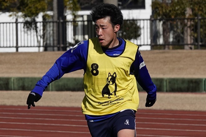 横浜fc 自分もあんなクロスを持てるように 大卒新人 高木友也が目指す 先輩 とは 掲げた目標は 15試合 5アシスト サッカーダイジェストweb 横浜fc 自分もあんなクロスを持てるように 大卒新人 高木友也が目指す 先輩 とは 掲げた目標は 15試合 5アシスト サッカーダイジェストweb