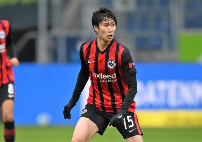 天才的な一撃 鎌田大地の 50m超 ロングパスを現地記者が絶賛 タキシードを着てフィールドに立っている サッカーダイジェストweb 天才的な一撃 鎌田大地の 50m超 ロングパスを現地記者が絶賛 タキシードを着てフィールドに立っている サッカーダイジェストweb
