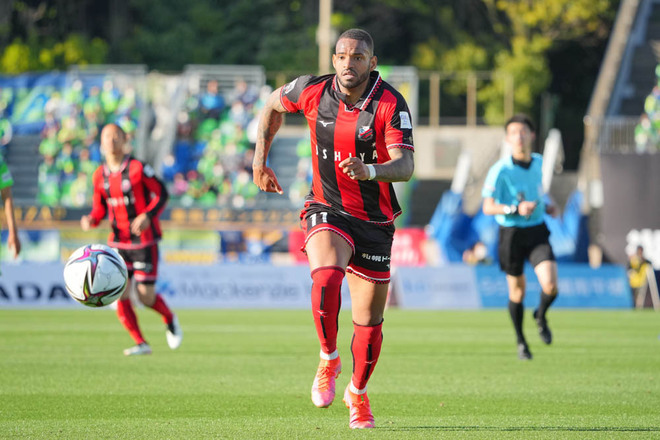 Photo 21シーズンが開幕 J1全チームのホームユニホームを一挙紹介 サッカーダイジェストweb Photo 21シーズンが開幕 J1全チームのホームユニホームを一挙紹介 サッカーダイジェストweb