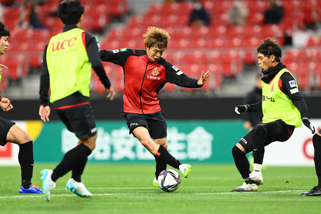 Photo g大阪戦中止となった名古屋がスタジアムで急遽公開練習 ホームのサポーターへ柿谷 齋藤ら新加入選手をお披露目 サッカーダイジェストweb Photo g大阪戦中止となった名古屋がスタジアムで急遽公開練習 ホームのサポーターへ柿谷 齋藤ら新加入選手をお披露目 サッカーダイジェストweb