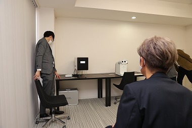 Jリーガーも活用するアイウェアブランドのビジョントレーニングとは 三浦泰年氏が30年来の愛好ブランドを直撃 サッカーダイジェストweb