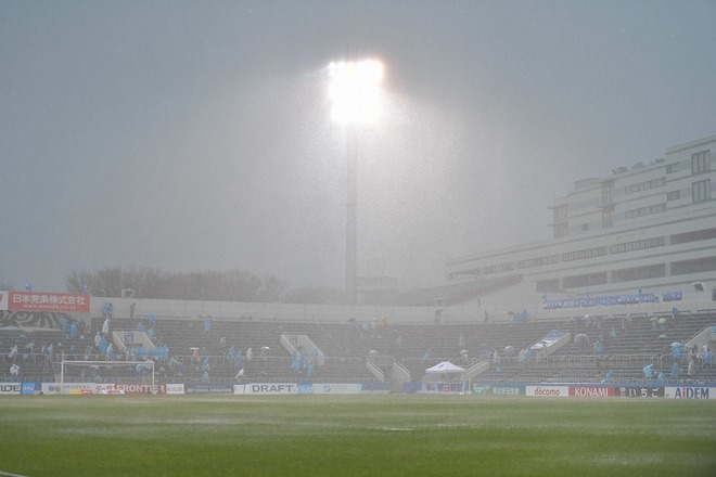 横浜fc対c大阪のキックオフが16時に変更 雷雨の影響で2時間後ろ倒しに サッカーダイジェストweb 横浜fc対c大阪のキックオフが16時に変更 雷雨の影響で2時間後ろ倒しに サッカーダイジェストweb
