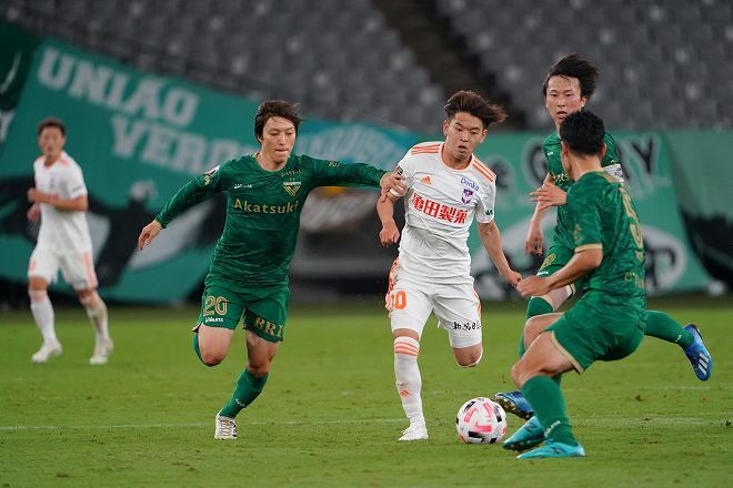 何回取られても 仕掛け続ける 開幕13戦無敗の首位新潟を牽引するドリブラー 本間至恩が目指すプレーヤー像 サッカーダイジェストweb 何回取られても 仕掛け続ける 開幕13戦無敗の首位新潟を牽引するドリブラー 本間至恩が目指すプレーヤー像 サッカーダイジェストweb