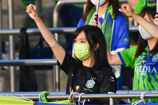 Photo 白熱の神奈川ダービーを手拍子で盛り上げた湘南 川崎のサポーター サッカーダイジェストweb Photo 白熱の神奈川ダービーを手拍子で盛り上げた湘南 川崎のサポーター サッカーダイジェストweb