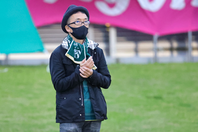 Photo 相模原ギオンスタジアムに響き渡るクラップ 選手を支えた相模原 愛媛のサポーターたち サッカーダイジェストweb Photo 相模原ギオンスタジアムに響き渡るクラップ 選手を支えた相模原 愛媛のサポーターたち サッカーダイジェストweb