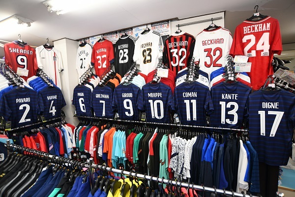 あなたのユニフォーム愛に応える 話題の海外サッカーグッズ専門店 Fcfa を訪問 サッカーダイジェストweb あなたのユニフォーム愛に応える 話題の海外サッカーグッズ専門店 Fcfa を訪問 サッカーダイジェストweb