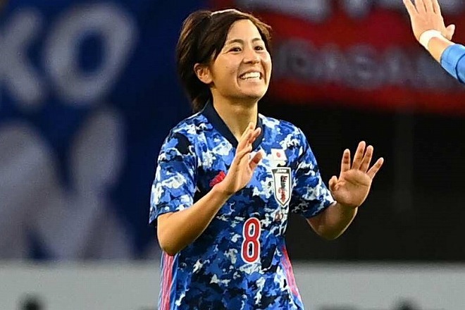 エース岩渕真奈へ 高倉監督はなぜ今 10番 を託したのか なでしこで象徴的なのは やはり澤さん サッカーダイジェストweb エース岩渕真奈へ 高倉監督はなぜ今 10番 を託したのか なでしこで象徴的なのは やはり澤さん サッカーダイジェストweb