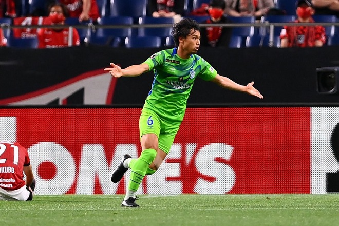 湘南が岡本拓也の決勝弾で激闘を制し6試合ぶりの白星 浦和はユンカーの2発を生かせず サッカーダイジェストweb 湘南が岡本拓也の決勝弾で激闘を制し6試合ぶりの白星 浦和はユンカーの2発を生かせず サッカーダイジェストweb