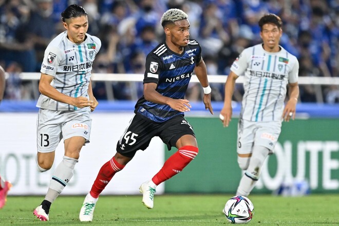 J1採点 寸評 横浜2 0福岡 1得点のオナイウは余裕のプレー 仲川はまたしても波に乗り切れず サッカーダイジェストweb J1採点 寸評 横浜2 0福岡 1得点のオナイウは余裕のプレー 仲川はまたしても波に乗り切れず サッカーダイジェストweb