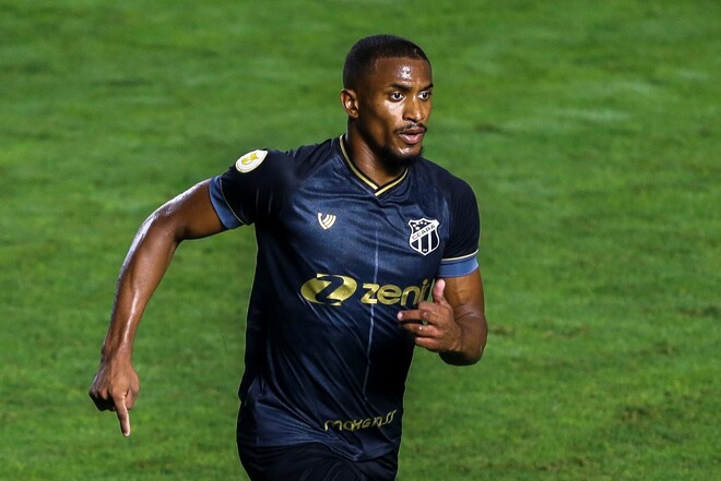 横浜fcがブラジル人fwサウロ ミネイロを完全移籍で獲得 助っ人補強はこれで5人目 サッカーダイジェストweb 横浜fcがブラジル人fwサウロ ミネイロを完全移籍で獲得 助っ人補強はこれで5人目 サッカーダイジェストweb