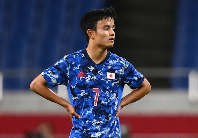 敗戦に呆然と座り込んだ久保建英にそっと駆け寄り 2人のスペイン代表が見せた気遣い 東京五輪 サッカーダイジェストweb 敗戦に呆然と座り込んだ久保建英にそっと駆け寄り 2人のスペイン代表が見せた気遣い 東京五輪 サッカーダイジェストweb