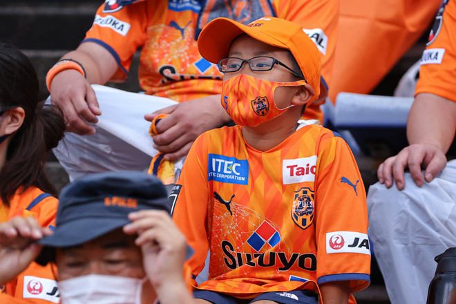 サポーターphoto 雨の日本平で選手たちを後押しした清水エスパルスサポーターを特集 サッカーダイジェストweb