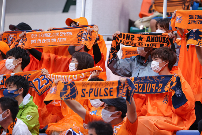 サポーターphoto 雨の日本平で選手たちを後押しした清水エスパルスサポーターを特集 サッカーダイジェストweb