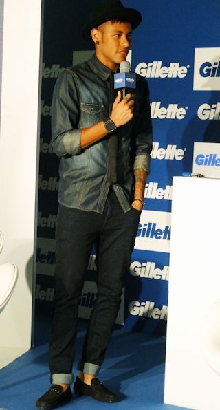 フットボーラーのファッション診断 Web版 Vol 02 ネイマール やはりストリート系の若者コーデが似合う サッカーダイジェストweb